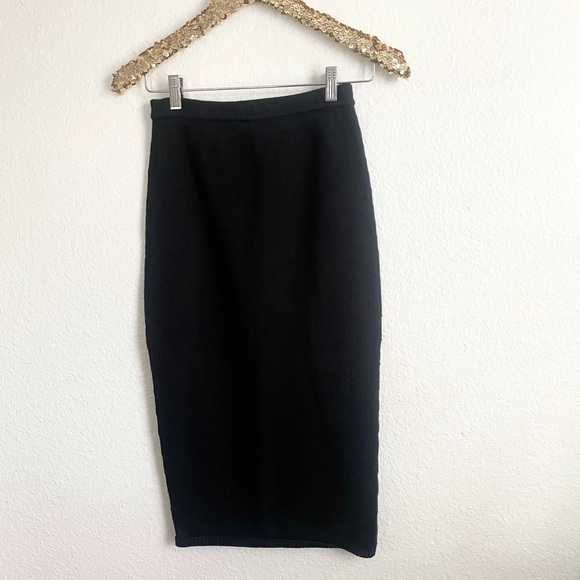 St. John Knit Pencil Skirt - Picture 5 of 7